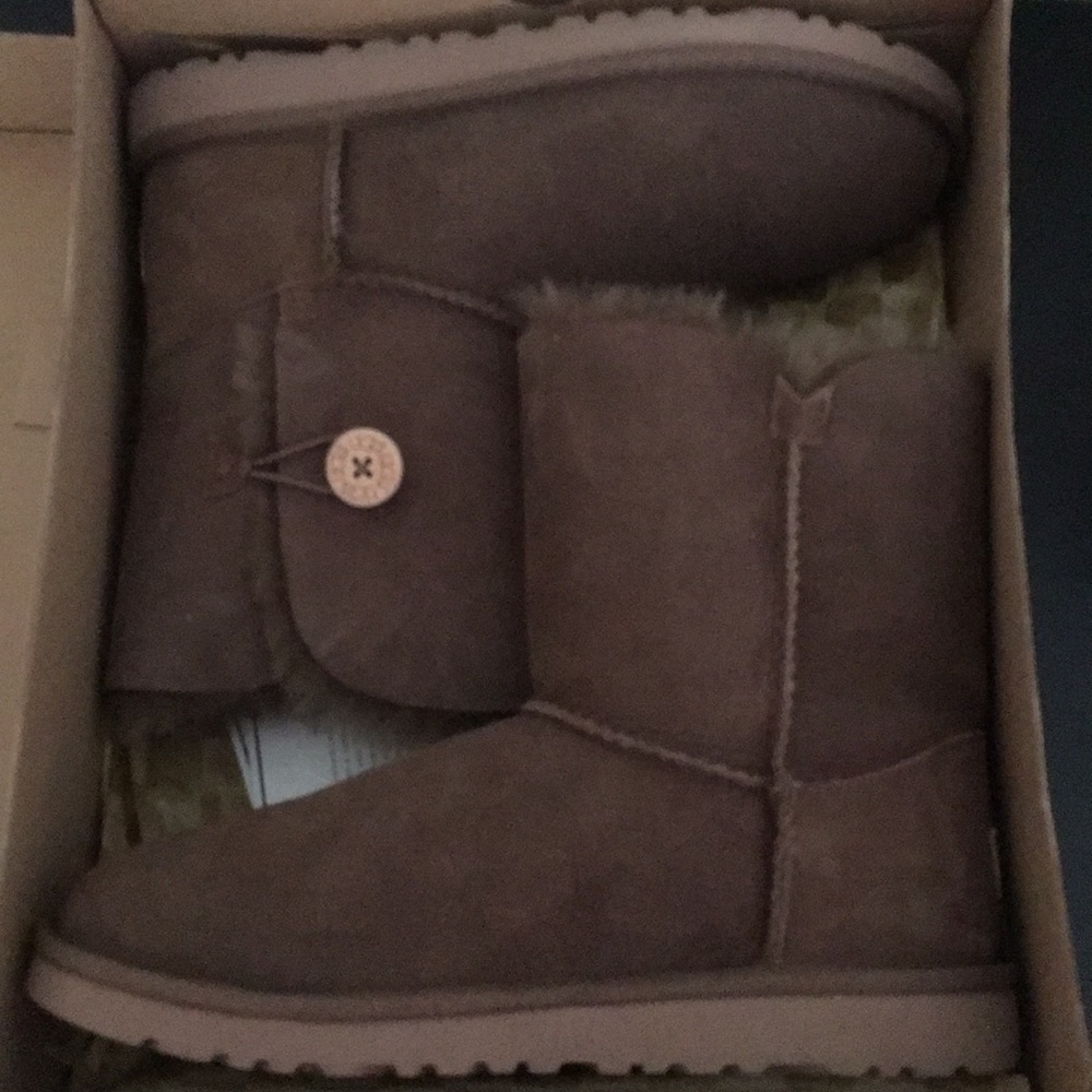 brown uggs